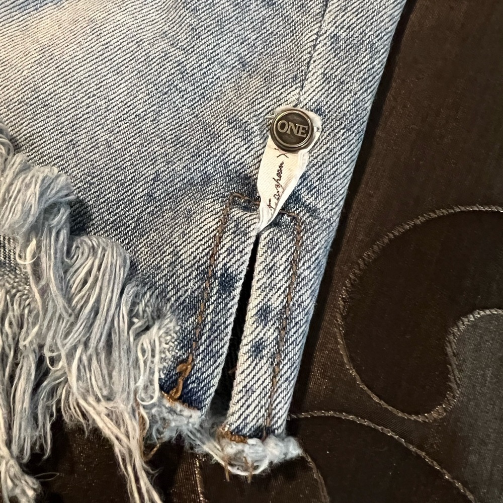 One Teaspoon Light Blue Distressed Denim Mini Skirt Women’s size 26/ Small - Picture 4 of 12